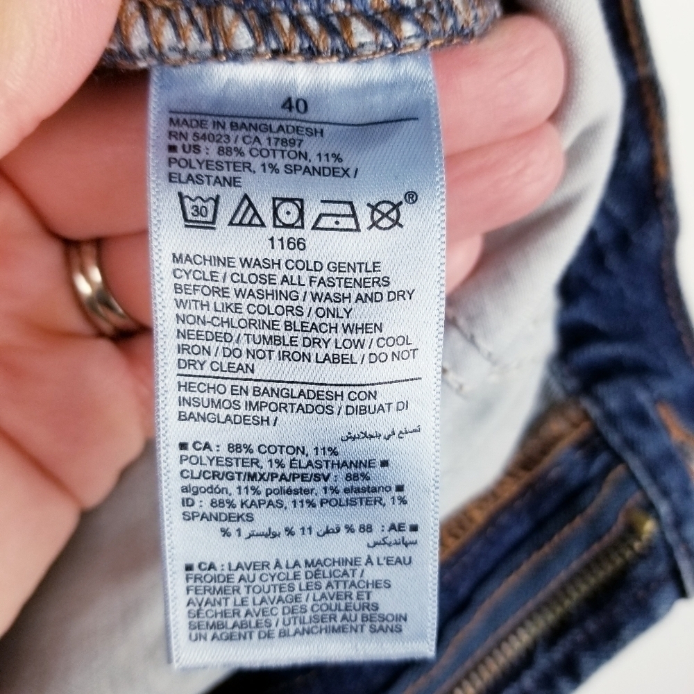 Old Navy #549110 Slim Built-In Flex Distressed Denim Jean Shorts NWT - Picture 12 of 14